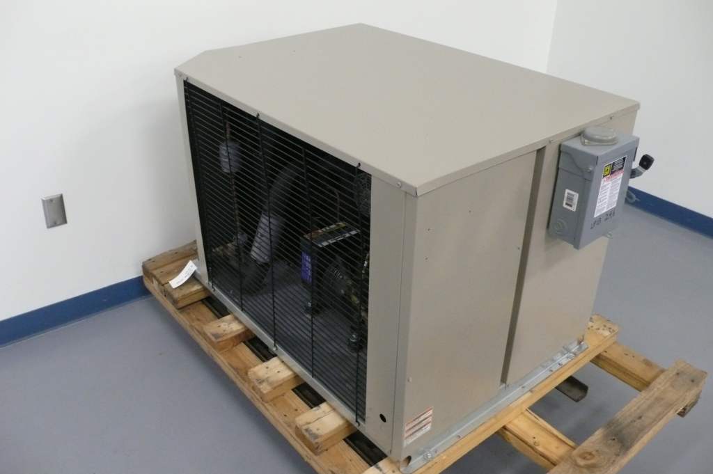 Bohn 2 HP BST020M2C Med Temp Condensing Unit Copeland Compressor Walk